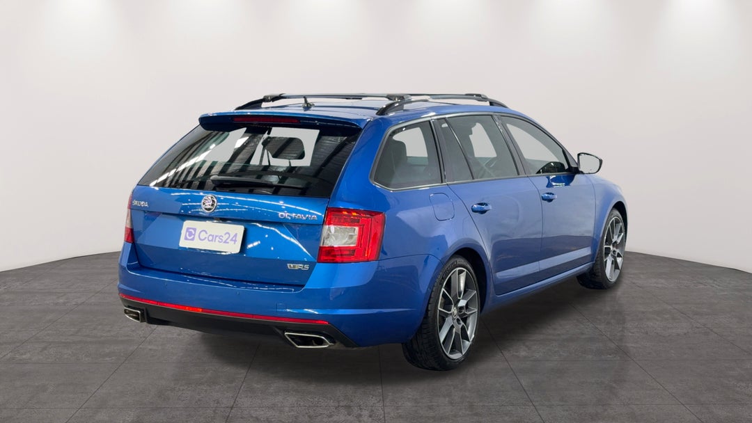 Right Back Diagonal (45- Degree) View