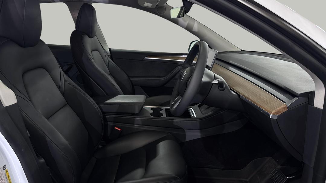 2024 Tesla Model Y Rear-wheel Drive, Automatic, 6383 km, Right Side Front Door Cabin View
