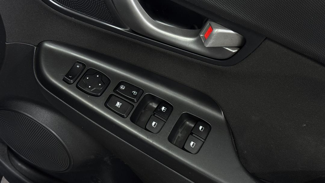2020 Hyundai Kona Active (FWD), Automatic, 70772 km, Drivers Side Door Panel Controls