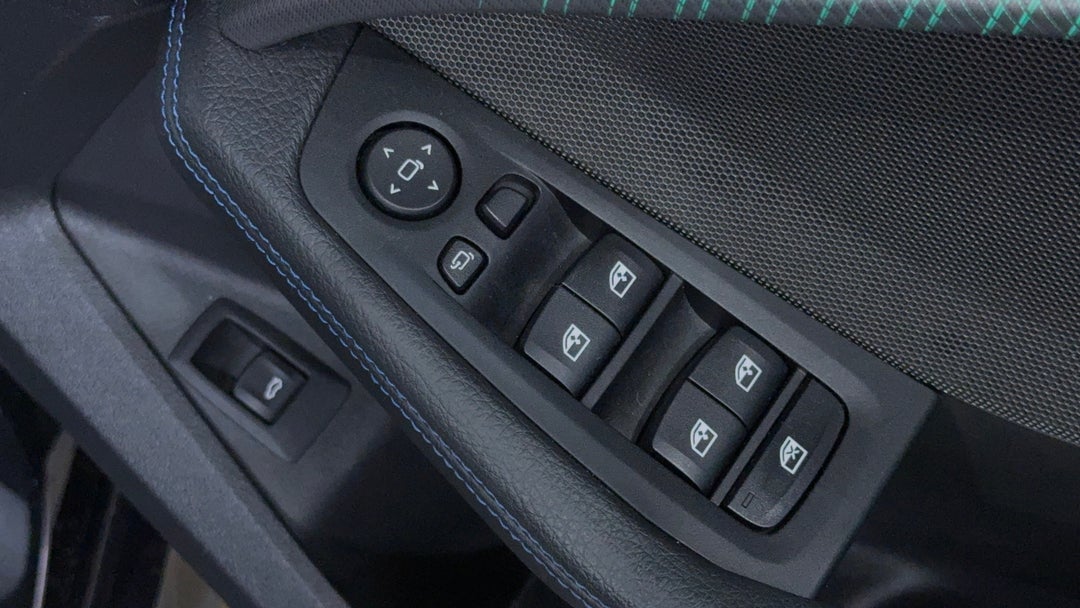 2022 BMW 1 M135i Xdrive, Automatic, 30263 km, Drivers Side Door Panel Controls