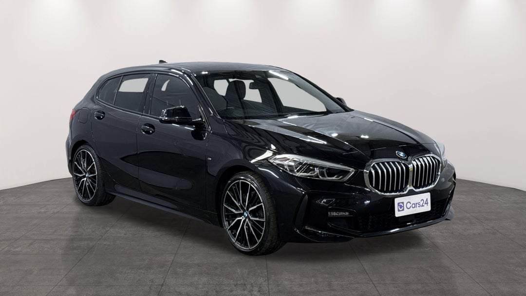 2021 BMW 1 18i M Sport, Automatic, 41761 km, Right Front Diagonal (45- Degree) View