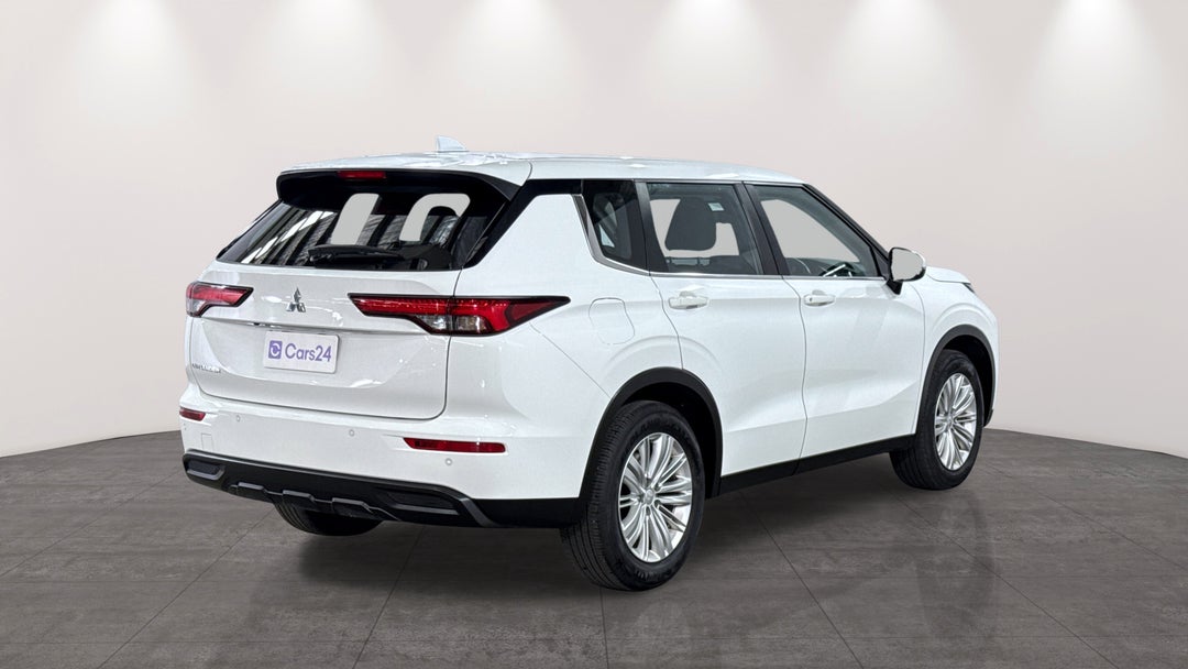 2023 Mitsubishi Outlander Es 7 Seat (2WD), Automatic, 51642 km, Right Back Diagonal (45- Degree) View