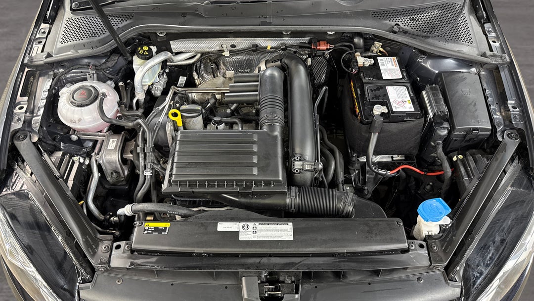 2018 Volkswagen Golf 110 Tsi Highline, Automatic, 85919 km, Open Bonnet (Engine)