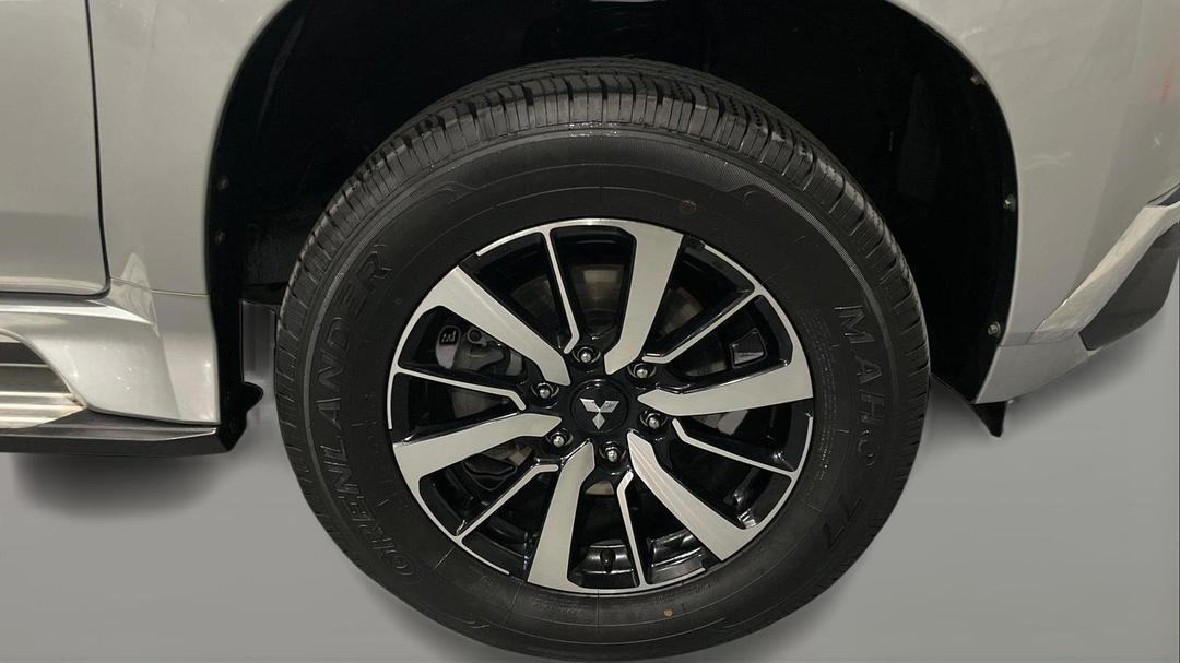 2018 Mitsubishi Pajero Sport Gls (4x4) 7 Seat, Automatic, 135890 km, Right Front Wheel