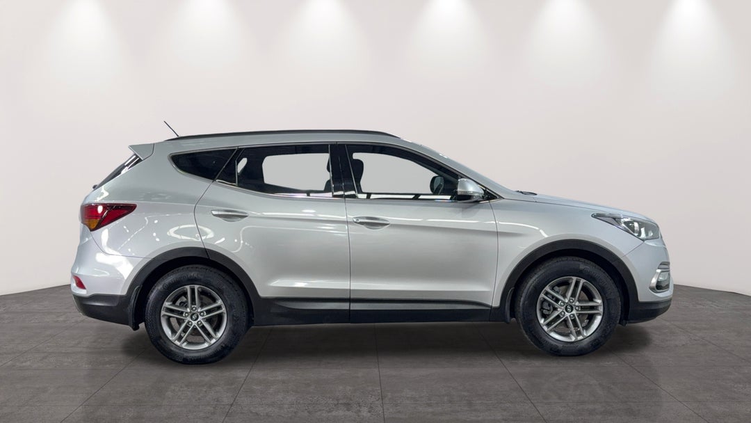 2017 Hyundai Santa Fe Active (4x4), Automatic, 107143 km, Right Side View