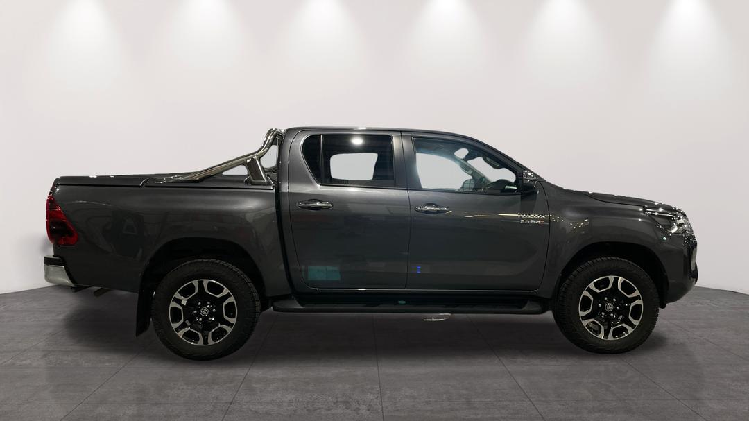 2021 Toyota Hilux Sr5 (4x4), Automatic, 56369 km, Right Side View
