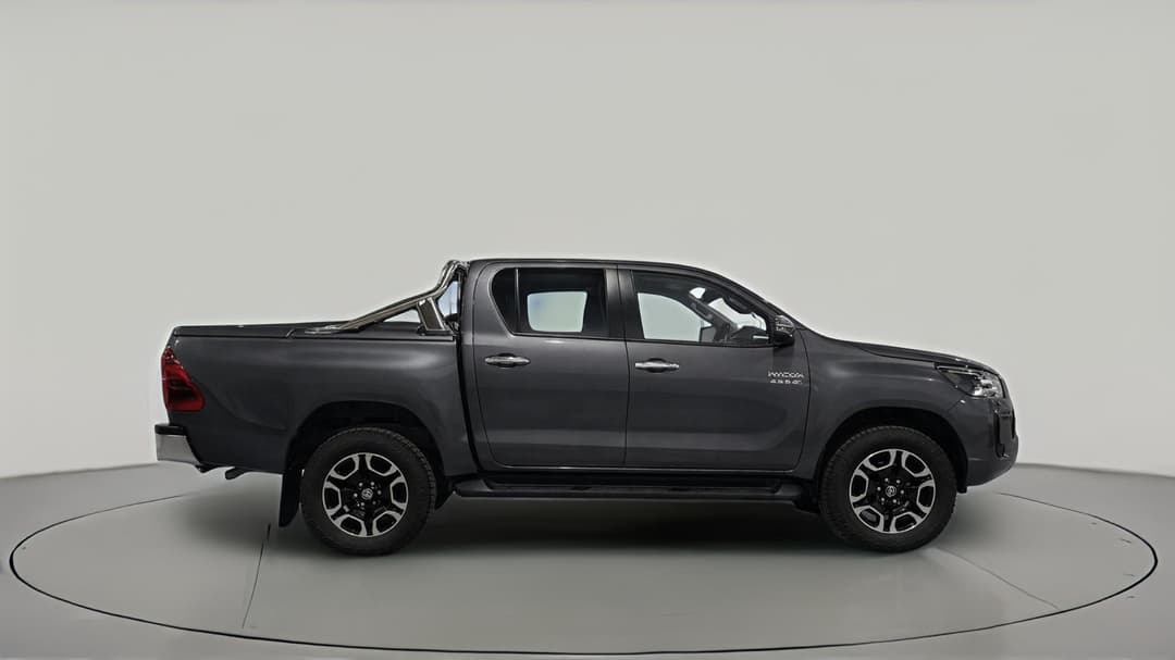 2021 Toyota Hilux Sr5 (4x4), Automatic, 56369 km, Right Side View