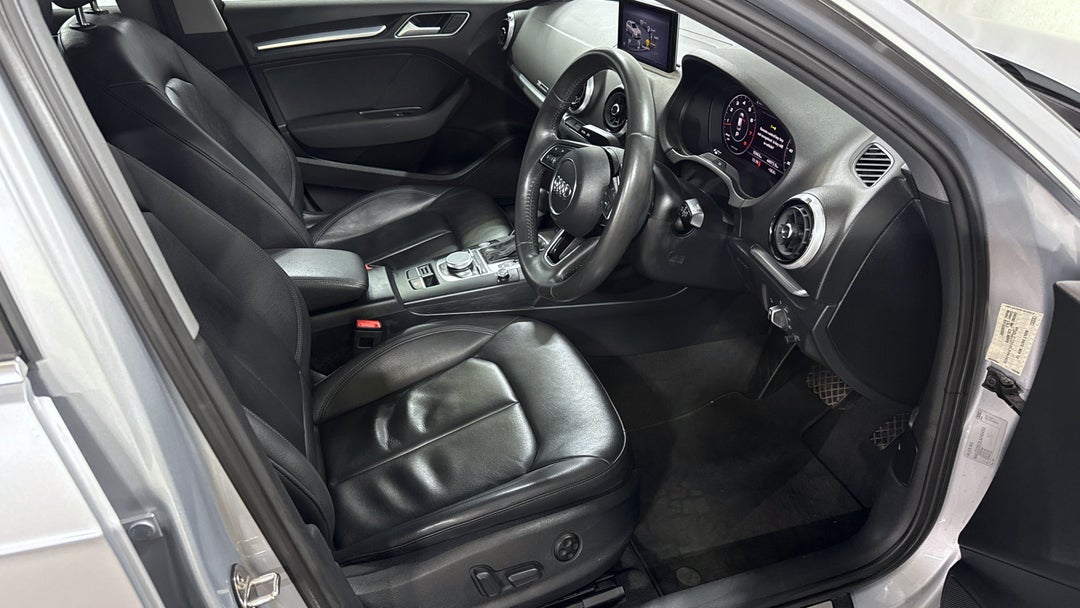 2019 Audi A3 35 Tfsi  (1.4 Tfsi Cod), Automatic, 55963 km, Right Side Front Door Cabin View