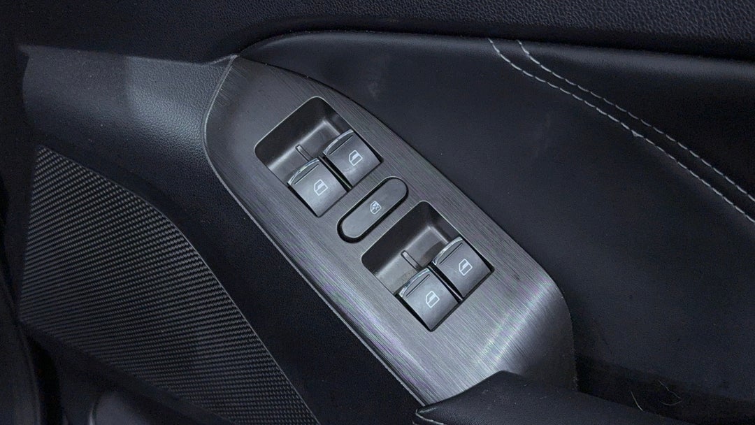 2020 GWM Ute Cannon-l (4x4), Automatic, 75597 km, Drivers Side Door Panel Controls