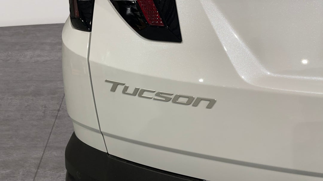 2025 Hyundai Tucson Premium Hybrid (AWD), Automatic, 10997 km, Badge (Boot Left Side)