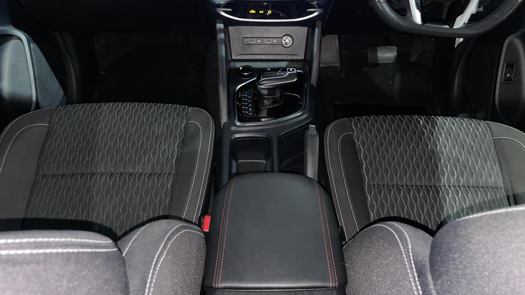 2022 LDV T60 Max Pro (4x4), Automatic, 84920 km, Center Console