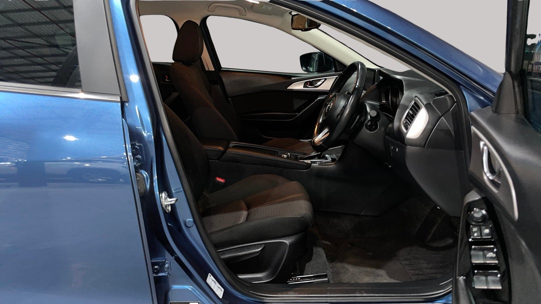 2018 Mazda Mazda3 Maxx Sport, Automatic, 23047 km, Right Side Front Door Cabin View