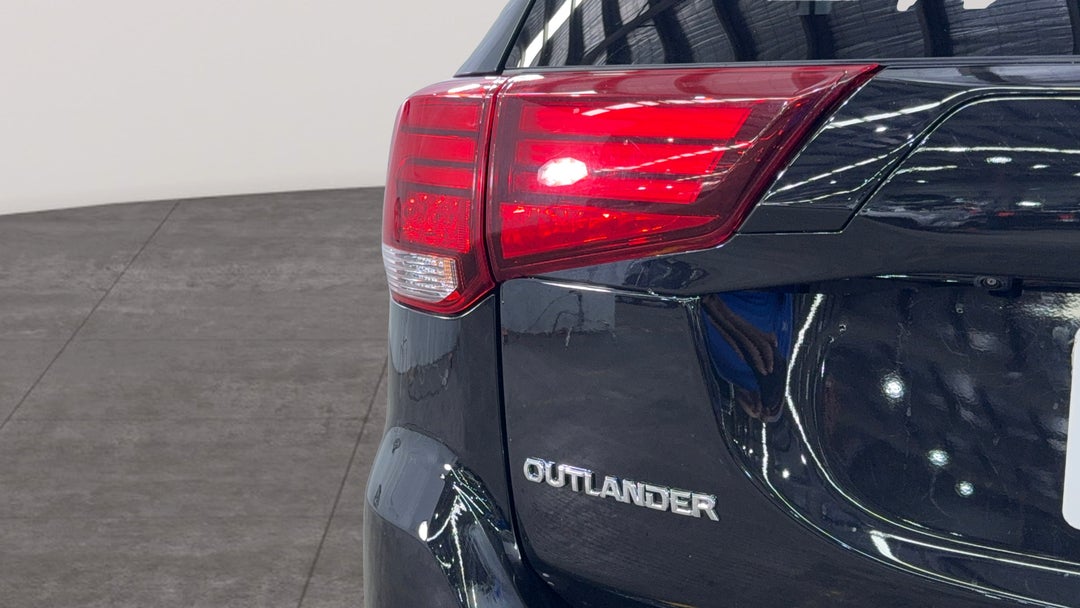 2021 Mitsubishi Outlander Black Edition 7 Seat (2WD), Automatic, 47869 km, Badge (Boot Left Side)