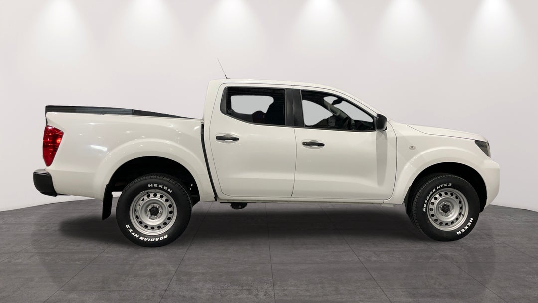 2021 Nissan Navara Sl (4x4), Automatic, 77512 km, Right Side View