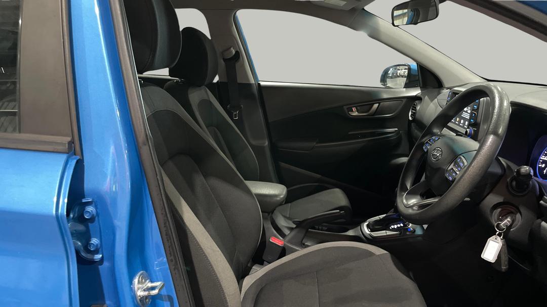 2018 Hyundai Kona Go (FWD), Automatic, 107543 km, Right Side Front Door Cabin View