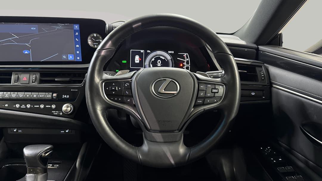 2023 Lexus Es300h Luxury (hybrid), Automatic, 15077 km, Steering Wheel Close-up