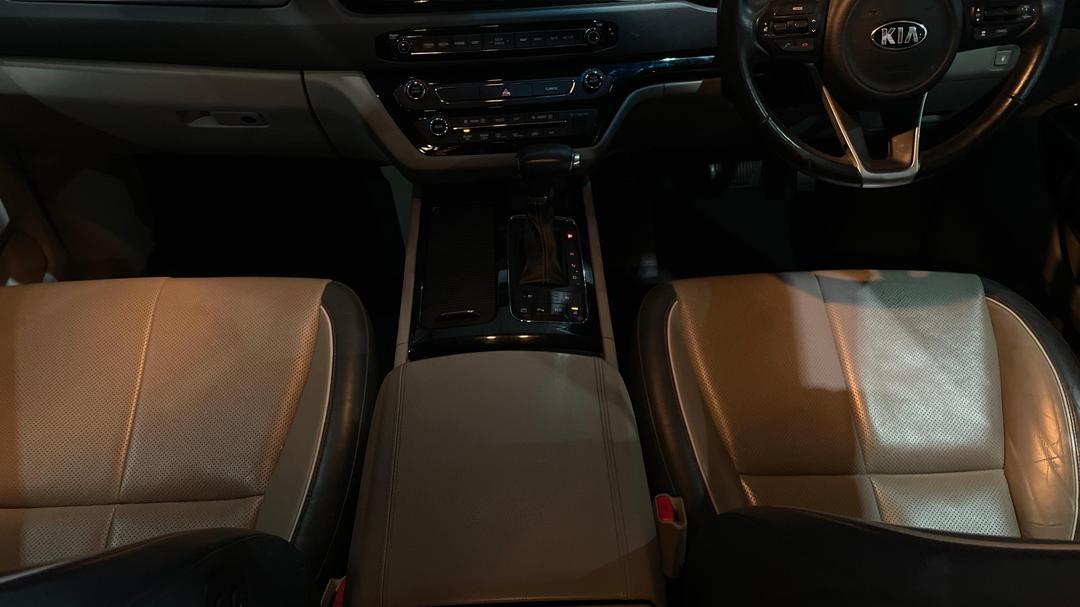 2018 Kia Carnival Platinum, Automatic, 143770 km, Center Console