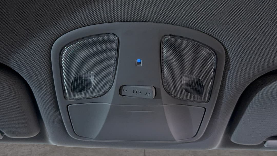 On-Roof Controls/Sunglass holder
