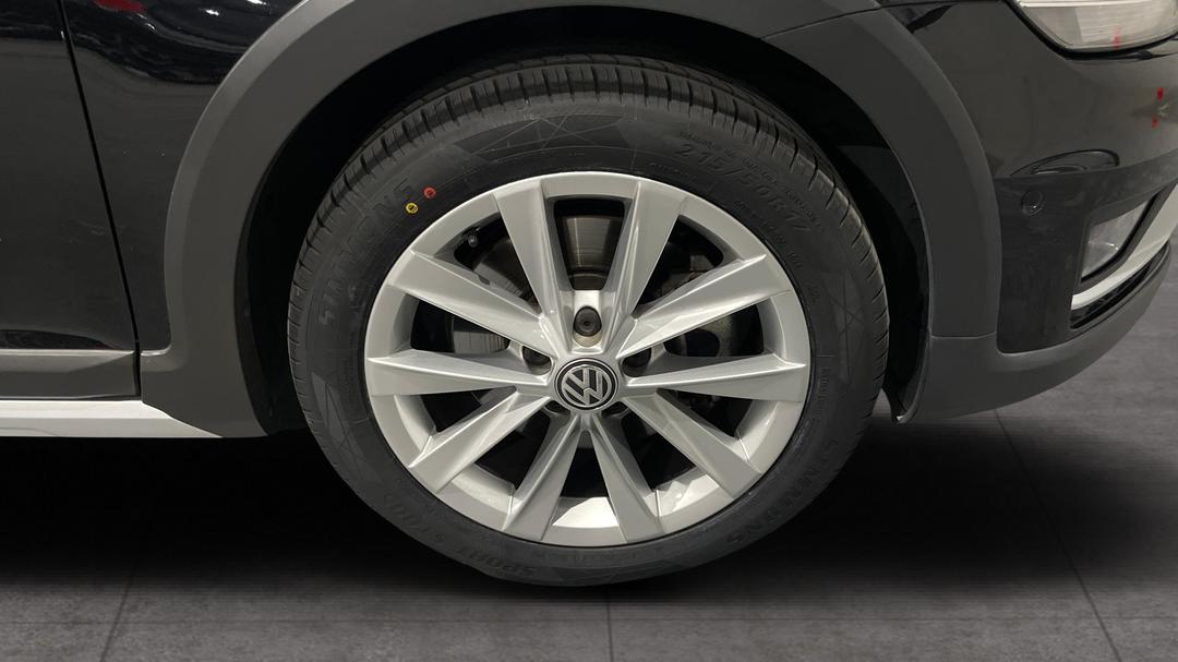2018 Volkswagen Golf Alltrack 132 Tsi, Automatic, 64731 km, Right Front Wheel