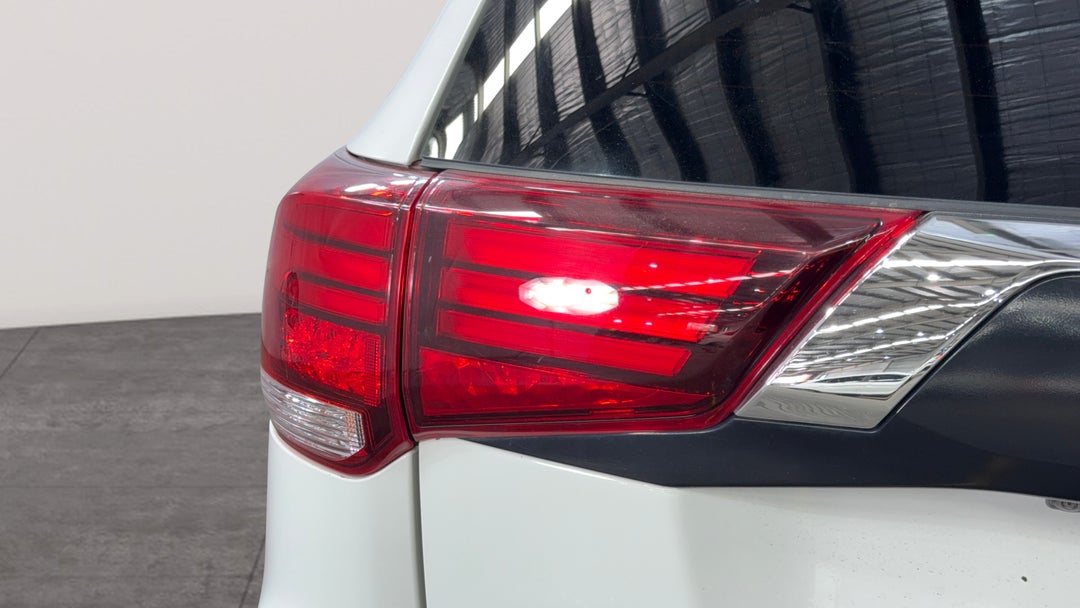 2019 Mitsubishi Outlander Ls 7 Seat (AWD), Automatic, 102224 km, Badge (Boot Left Side)