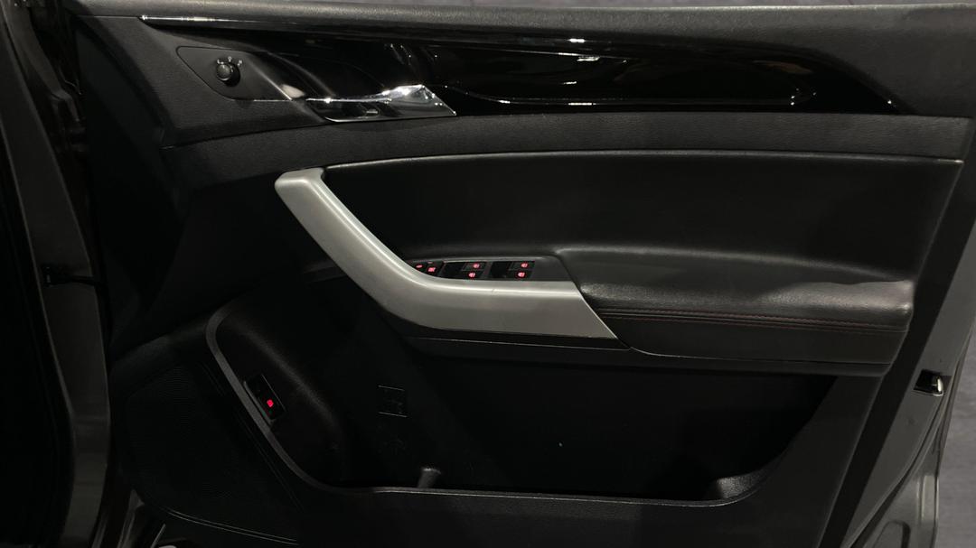 2022 LDV T60 Max Pro (4x4), Automatic, 63935 km, Speaker View