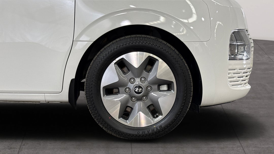 2024 Hyundai Staria ., Automatic, 48958 km, Right Front Wheel