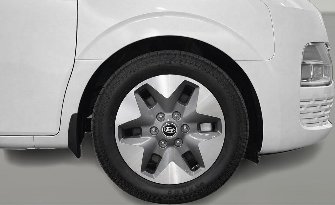 2024 Hyundai Staria ., Automatic, 48958 km, Right Front Wheel