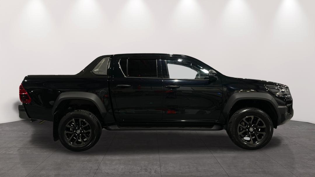 2024 Toyota Hilux Rogue 48v (4x4), Automatic, 9767 km, Right Side View