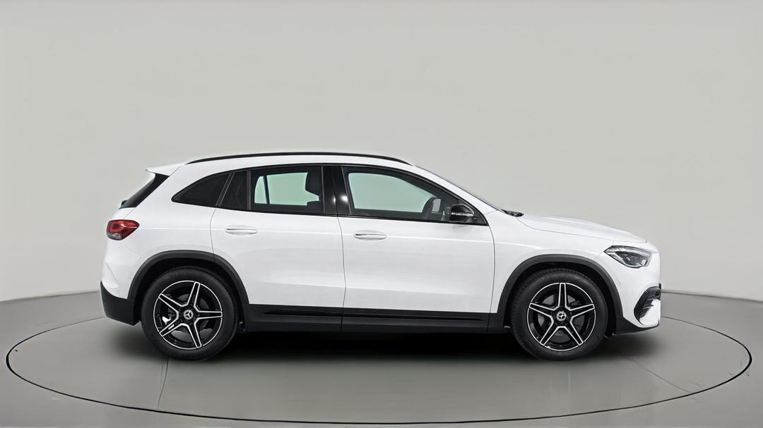 2020 Mercedes-benz GLA 200, Automatic, 72379 km, Right Side View