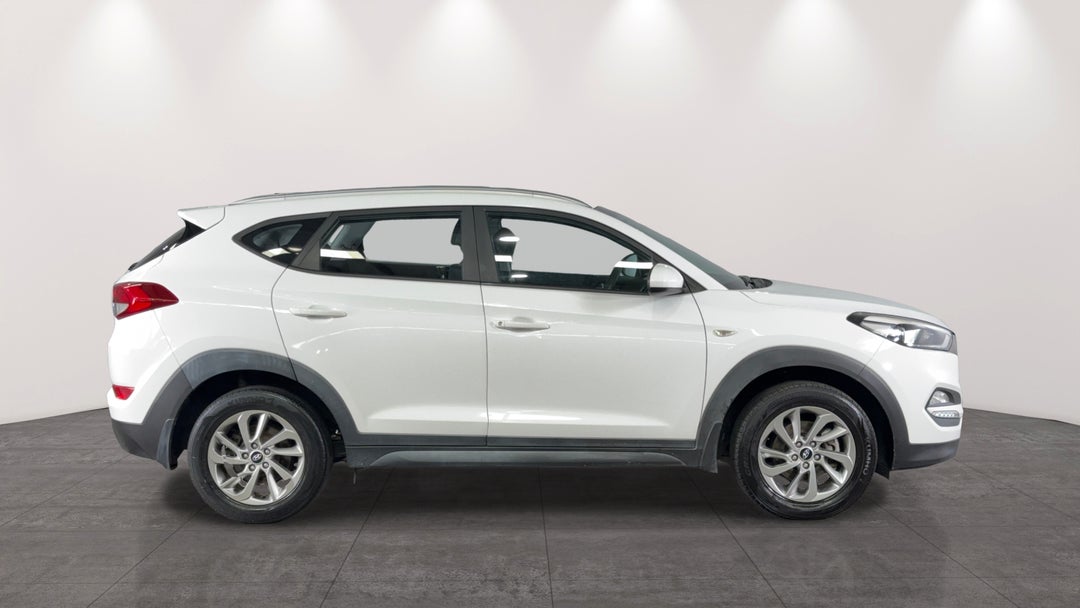 2016 Hyundai Tucson Active (fwd), Automatic, 130154 km, Right Side View