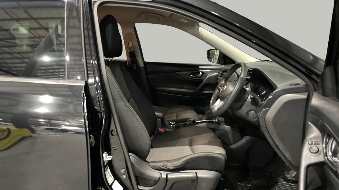 2017 Nissan X-trail St (4x4), Automatic, 132364 km, Right Side Front Door Cabin View