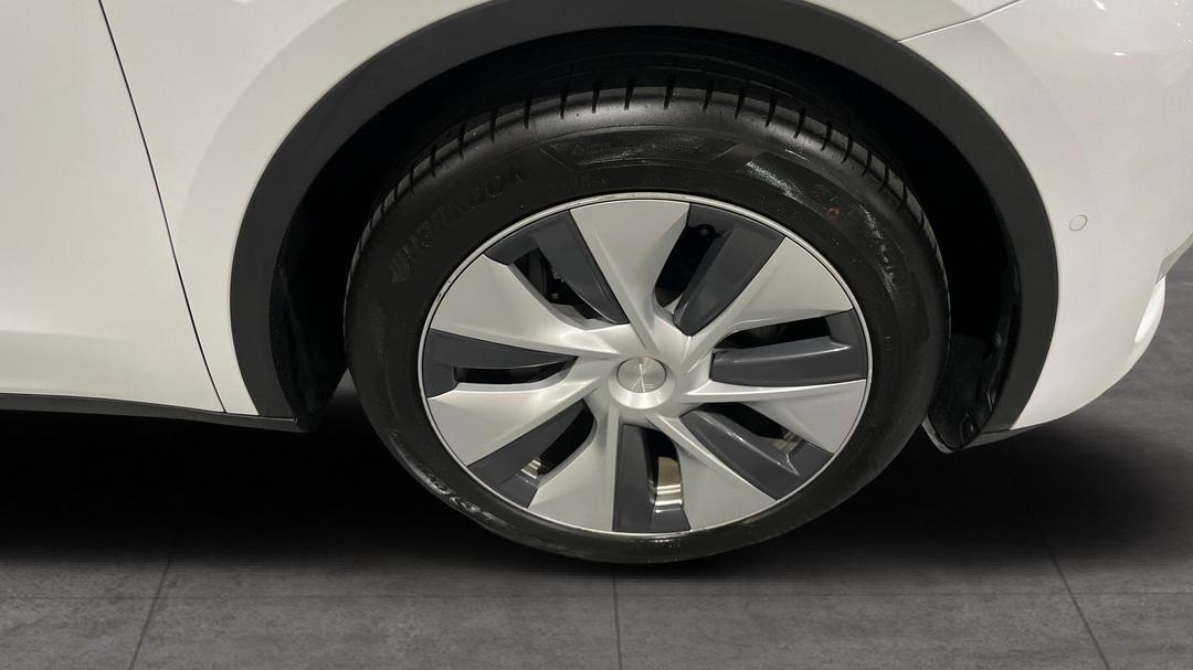 2023 Tesla Model Y Long Range, Automatic, 70863 km, Right Front Wheel