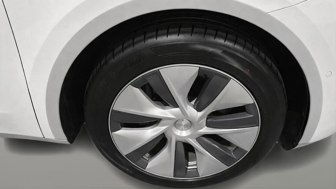 2023 Tesla Model Y Long Range, Automatic, 70863 km, Right Front Wheel