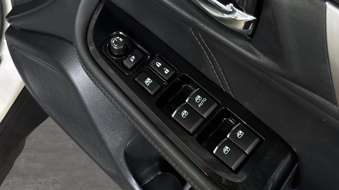 2016 Subaru Outback 2.5i Premium AWD, Automatic, 119746 km, Drivers Side Door Panel Controls