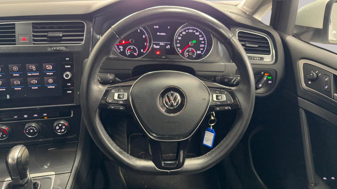 2017 Volkswagen Golf 110 Tsi Trendline, Automatic, 118407 km, Steering Wheel Close-up
