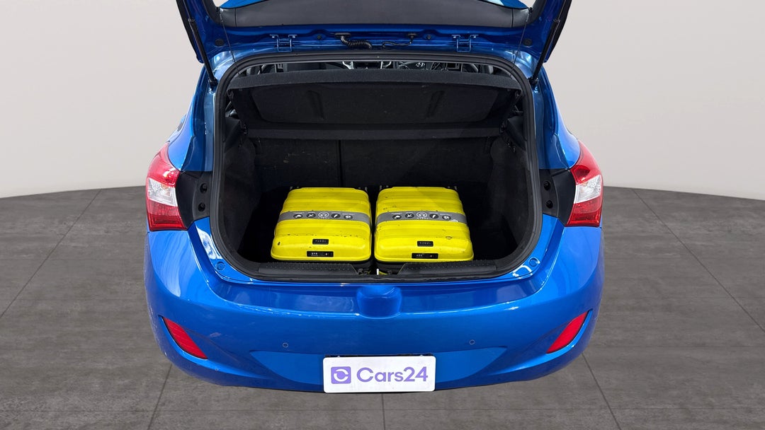 2016 Hyundai i30 Active X, Manual, 74462 km, Boot Inside View with Luggage