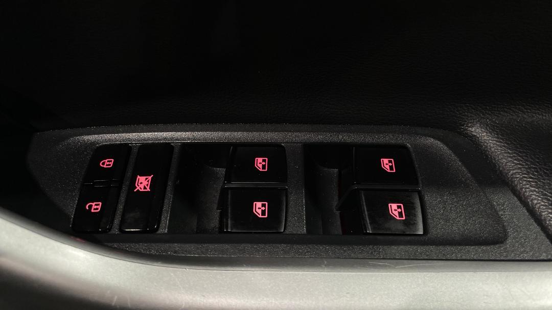 2022 LDV T60 Max Pro (4x4), Automatic, 63935 km, Drivers Side Door Panel Controls