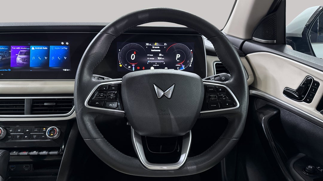 2023 Mahindra Xuv700 Ax7l, Automatic, 60220 km, Steering Wheel Close-up
