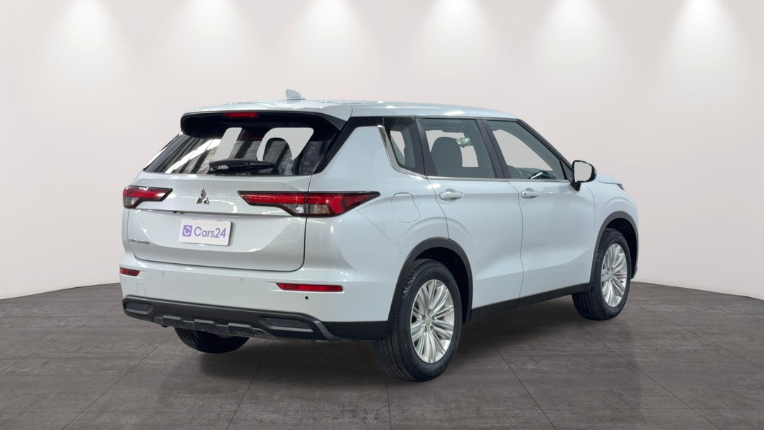 2024 Mitsubishi Outlander Es 5 Seat (2WD), Automatic, 49901 km, Right Back Diagonal (45- Degree) View