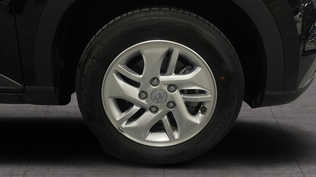 2021 Hyundai Venue Active, Automatic, 20760 km, Right Front Wheel