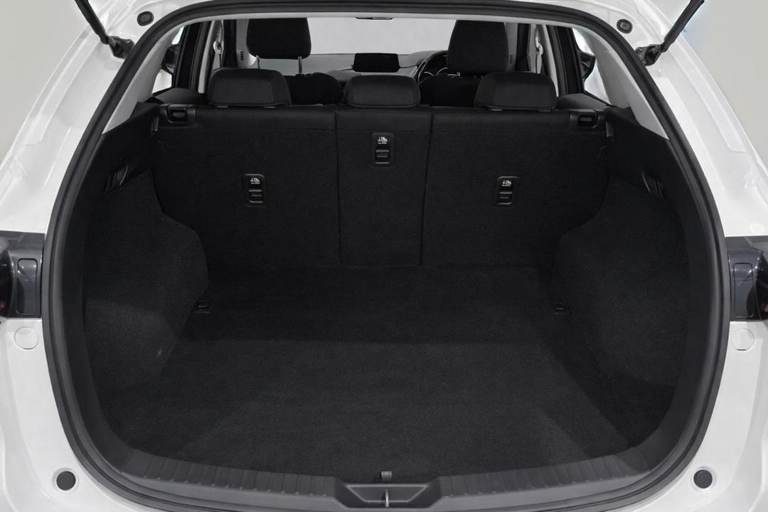 2017 Mazda CX-5 Maxx Sport (4x4), Automatic, 122567 km, Boot Inside View