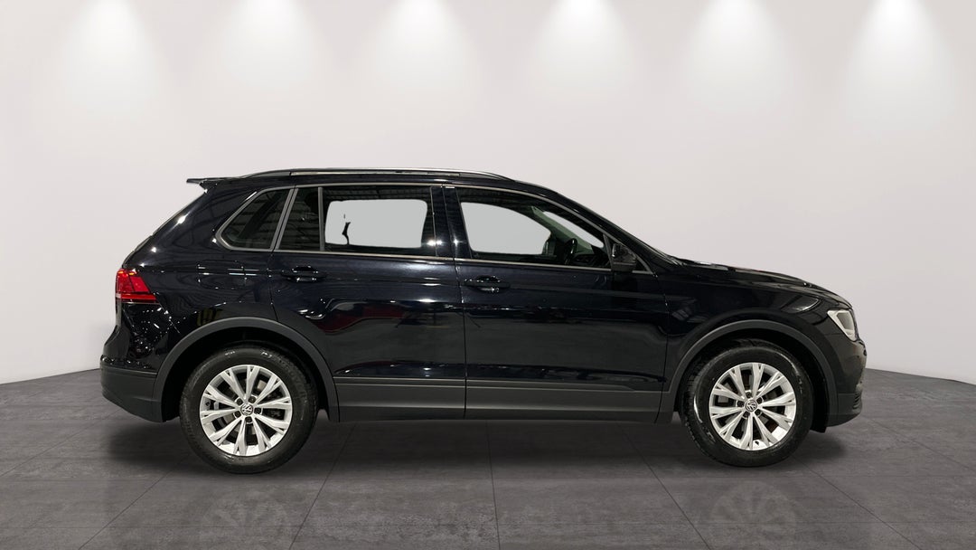 2020 Volkswagen Tiguan 110 Tsi Trendline, Automatic, 77266 km, Right Side View
