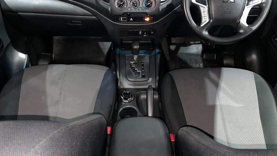 2018 Mitsubishi Triton Glx (4x4), Automatic, 78237 km, Center Console
