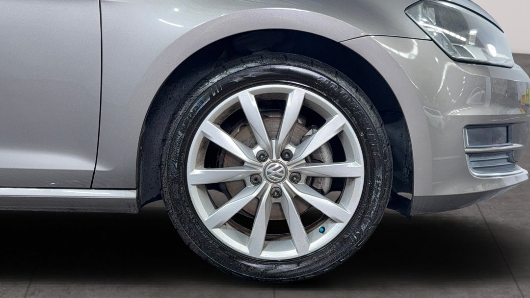 2015 Volkswagen Golf 103 Tsi Highline, Automatic, 55091 km, Right Front Wheel
