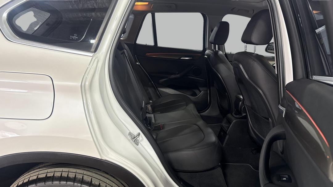 2021 BMW X1 sDrive 18i, Automatic, 28239 km, Right Side Rear Door Cabin View