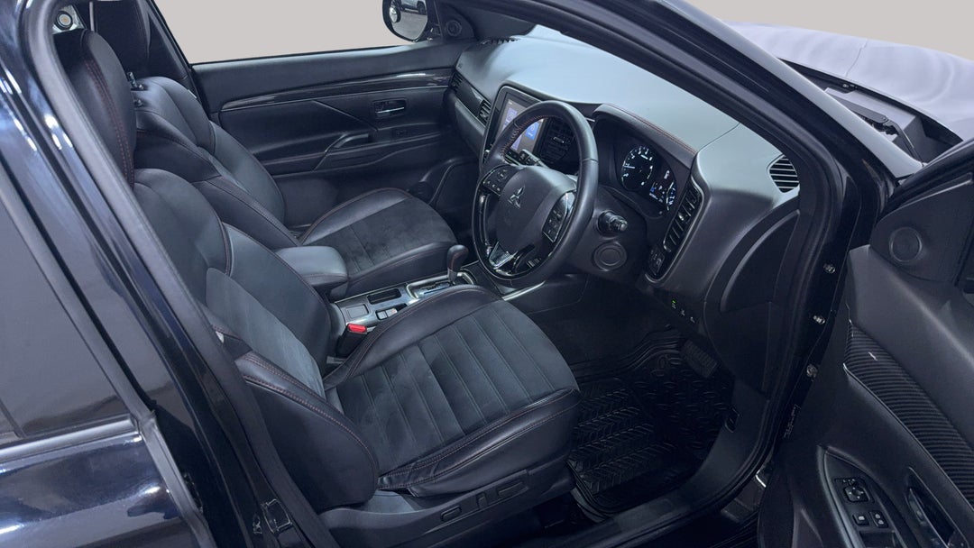 2021 Mitsubishi Outlander Black Edition 7 Seat (2WD), Automatic, 47869 km, Right Side Front Door Cabin View