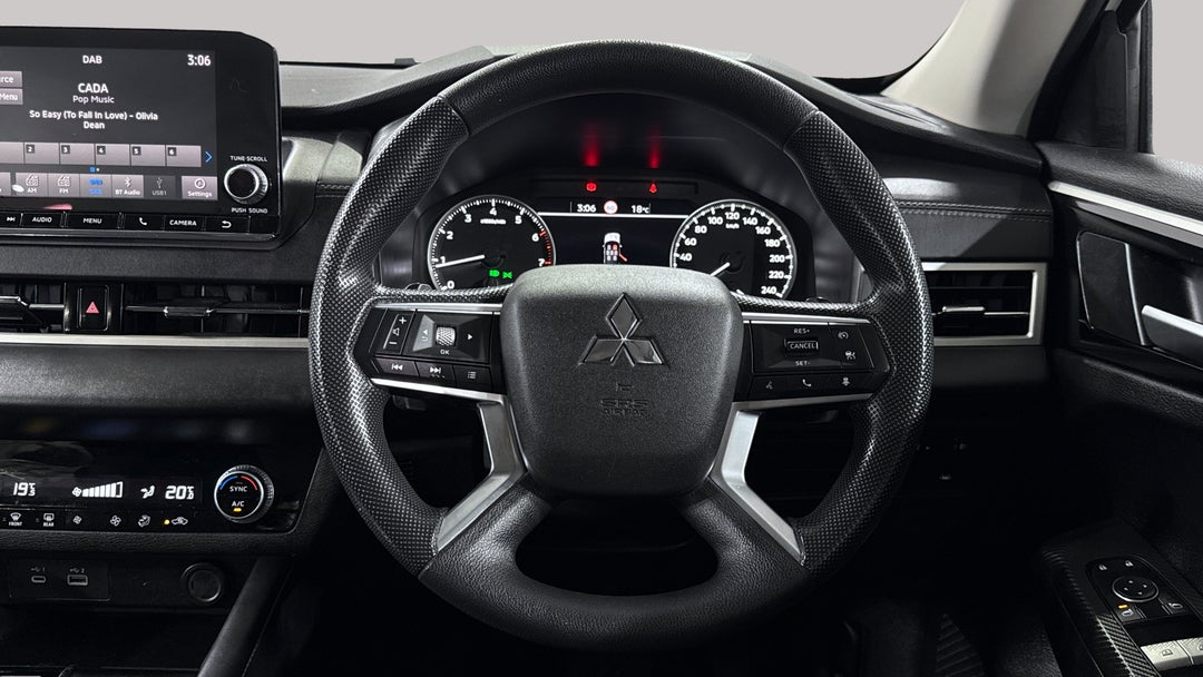 2023 Mitsubishi Outlander Es 7 Seat (2WD), Automatic, 51642 km, Steering Wheel Close-up
