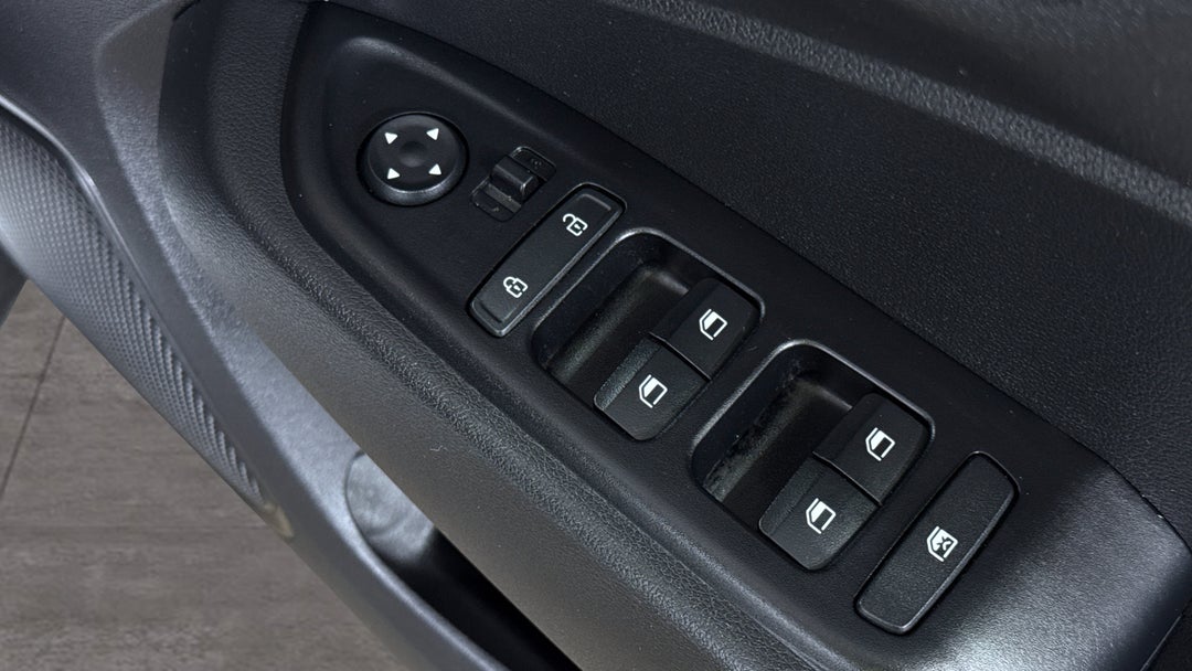 2025 Hyundai Venue Active, Automatic, 24265 km, Drivers Side Door Panel Controls