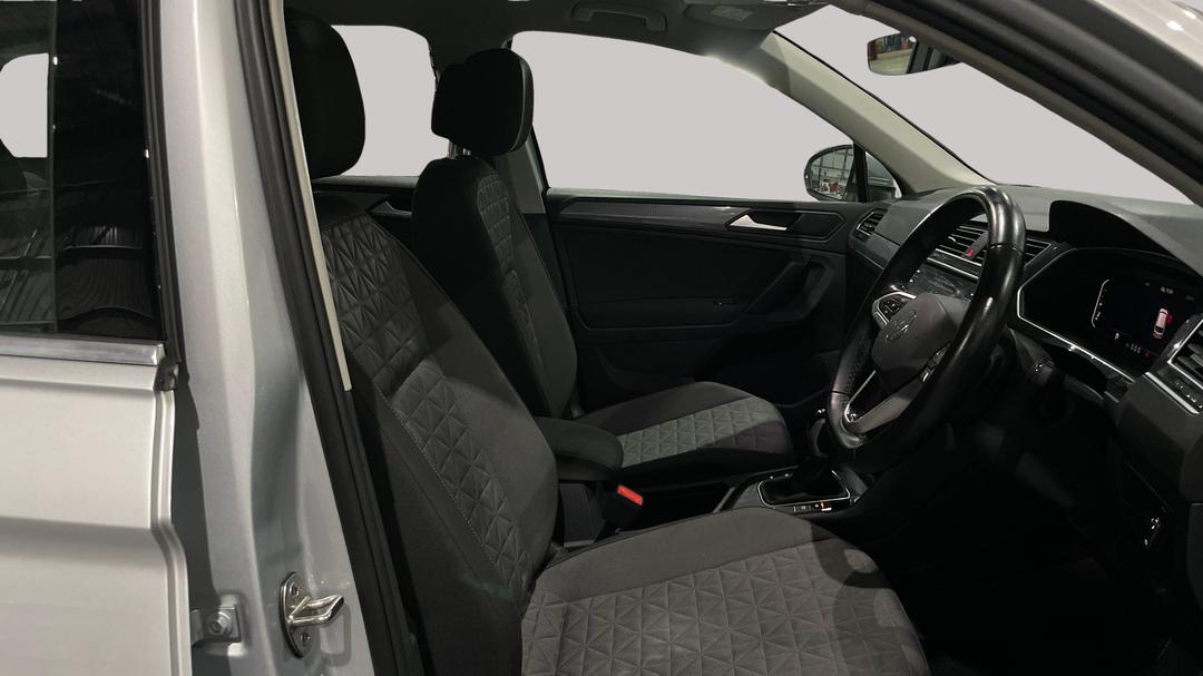 2021 Volkswagen Tiguan 110tsi Life, Automatic, 107906 km, Right Side Front Door Cabin View