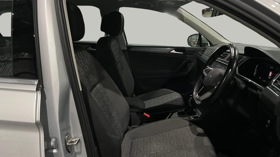 2021 Volkswagen Tiguan 110tsi Life, Automatic, 107906 km, Right Side Front Door Cabin View